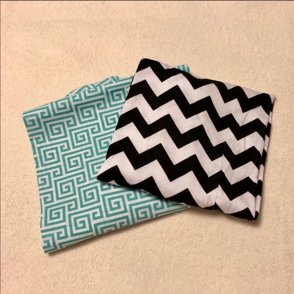 Gorgeous Black/White Chevron Infinity Scarf - Picture 5 of 5